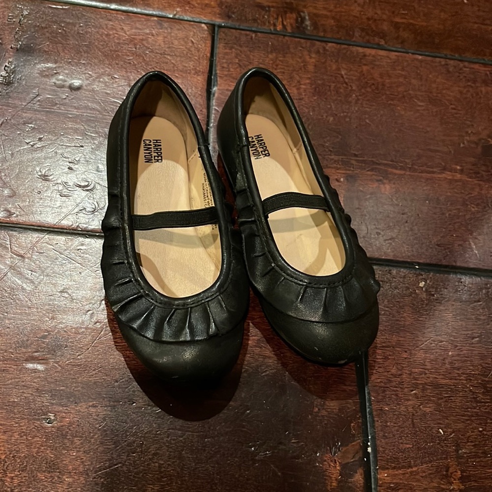 Black dress shoes size 9 toddler